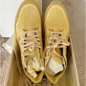 Courser Suede Low Top Sneakers. Women’s size 9